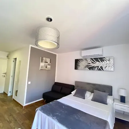 Style & Comfort In - Pool Available Seasonally Appartement *