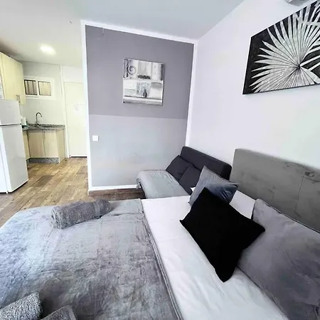 Style & Comfort In - Pool Available Seasonally * Benalmádena