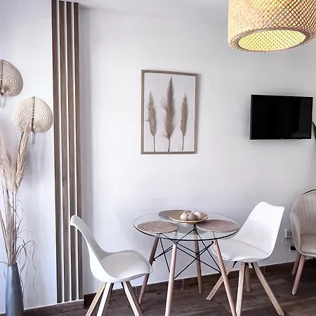 Style & Comfort In - Pool Available Seasonally Appartement *